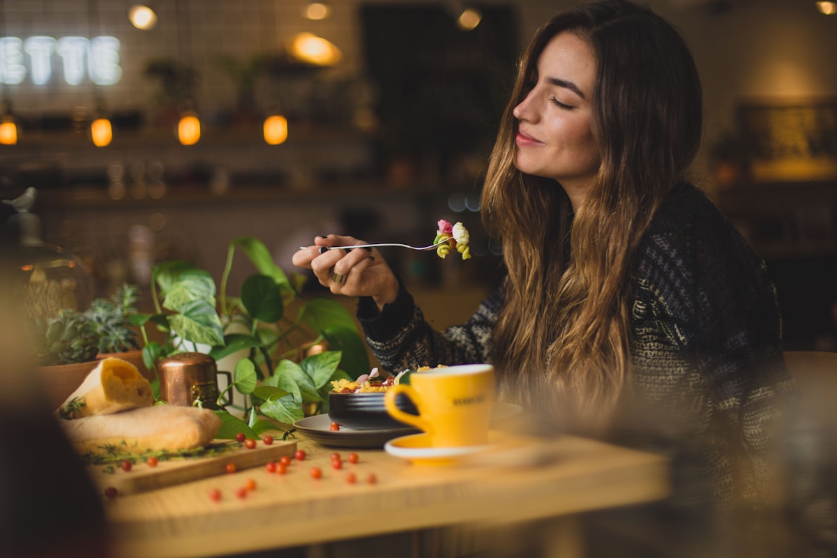 Piatto con alimenti nutrienti per il dimagrimento